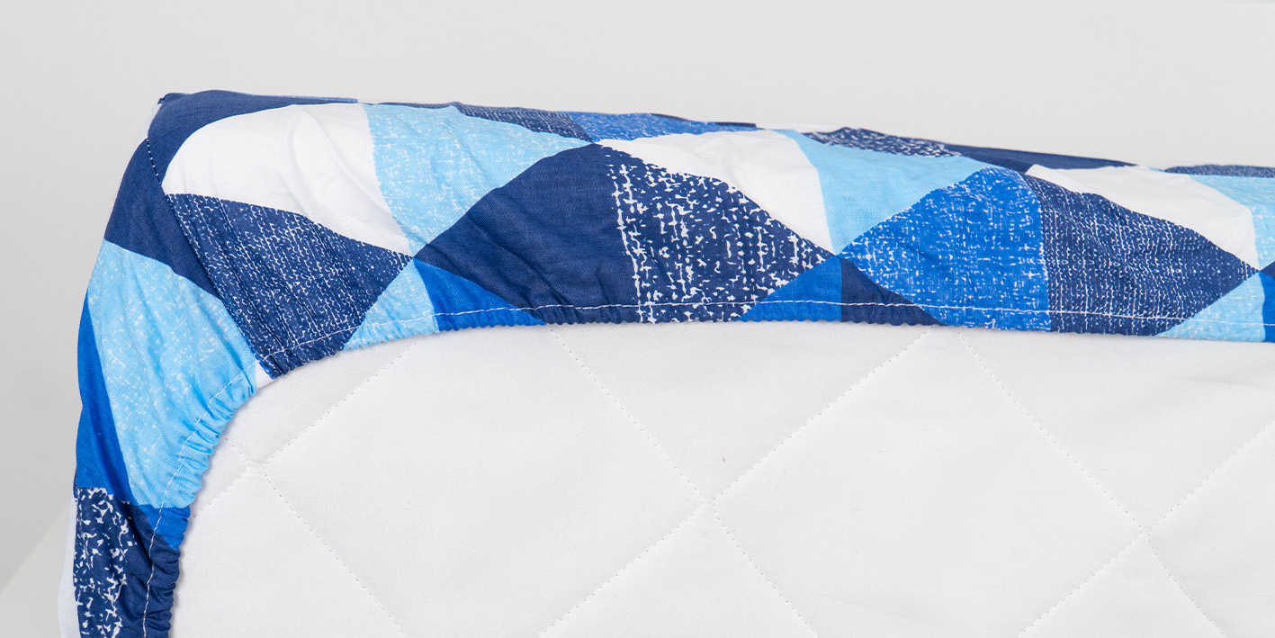 prześcieradło 80x160 trójkąty niebieskie 